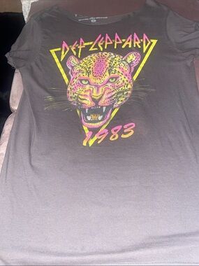 Ladies Graphic Tee - Black with Neon Def Leopard logo sz small